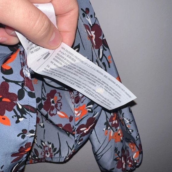 Blue grayish floral Abercrombie & Fitch long sleeve blouse medium - Picture 5 of 6